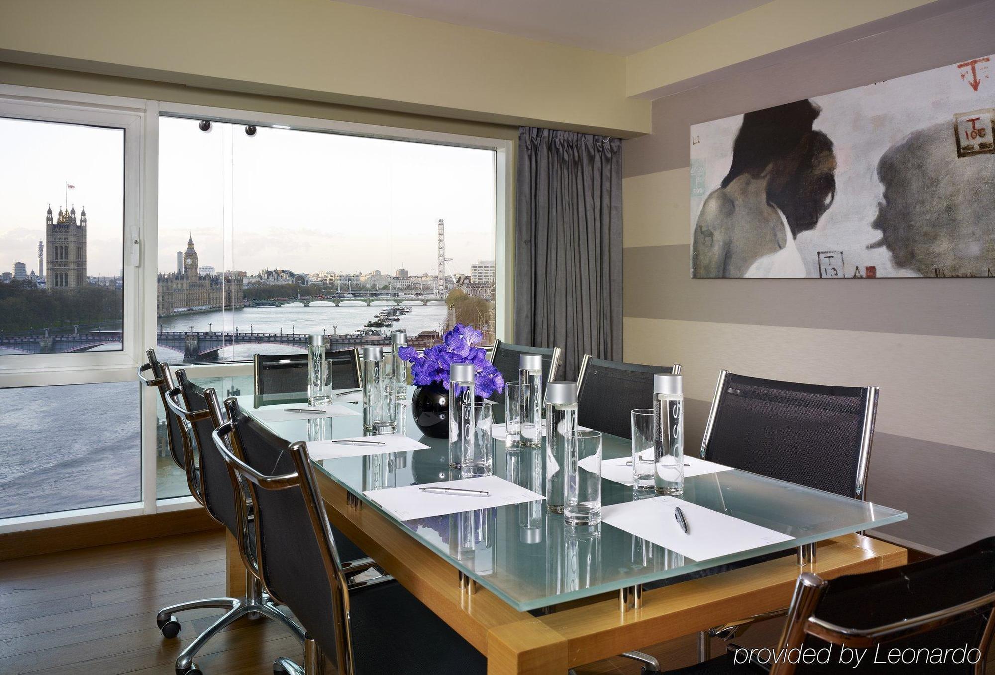 Plaza On The River London Exterior photo A meeting room at the London Bridge location