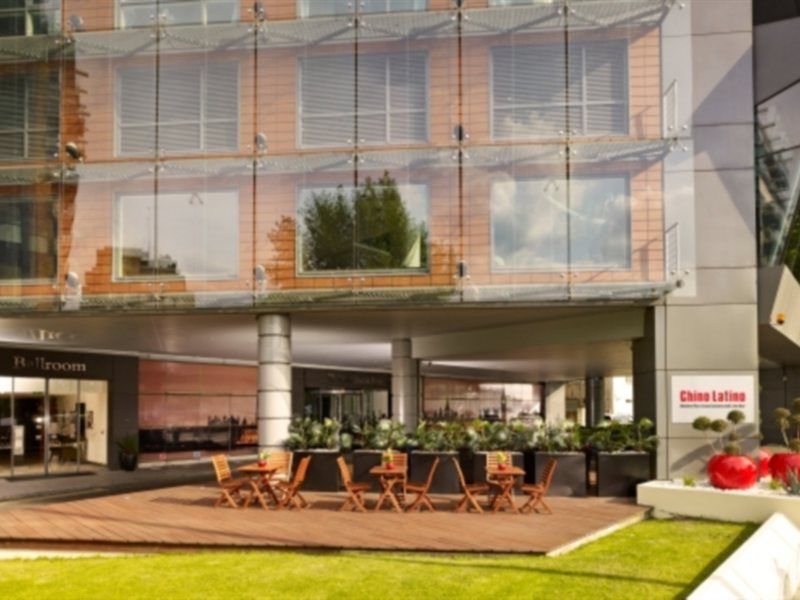 Plaza On The River London Exterior photo The courtyard