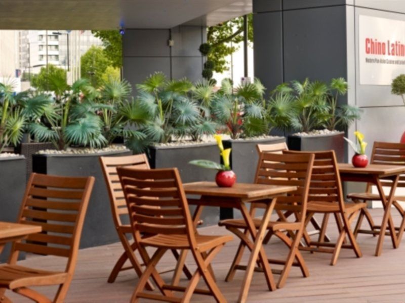 Plaza On The River London Exterior photo The Club at London Heathrow Airport