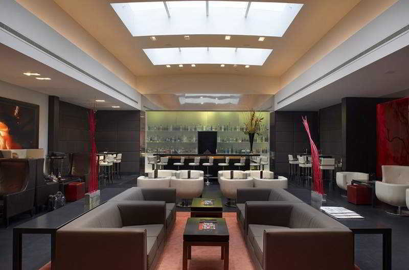 Plaza On The River London Restaurant photo The lounge at the airport