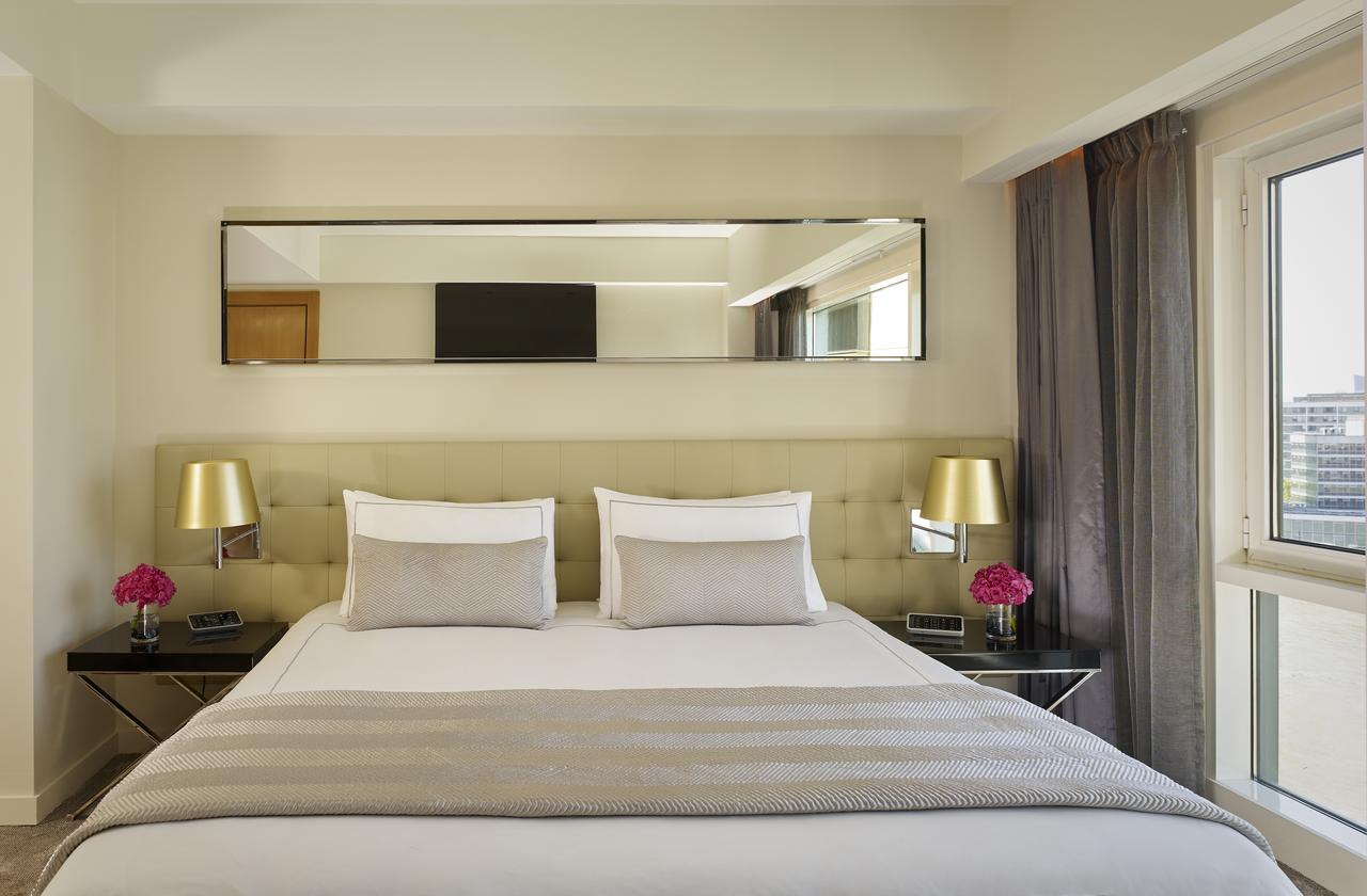 Plaza On The River London Exterior photo A bedroom at the hotel