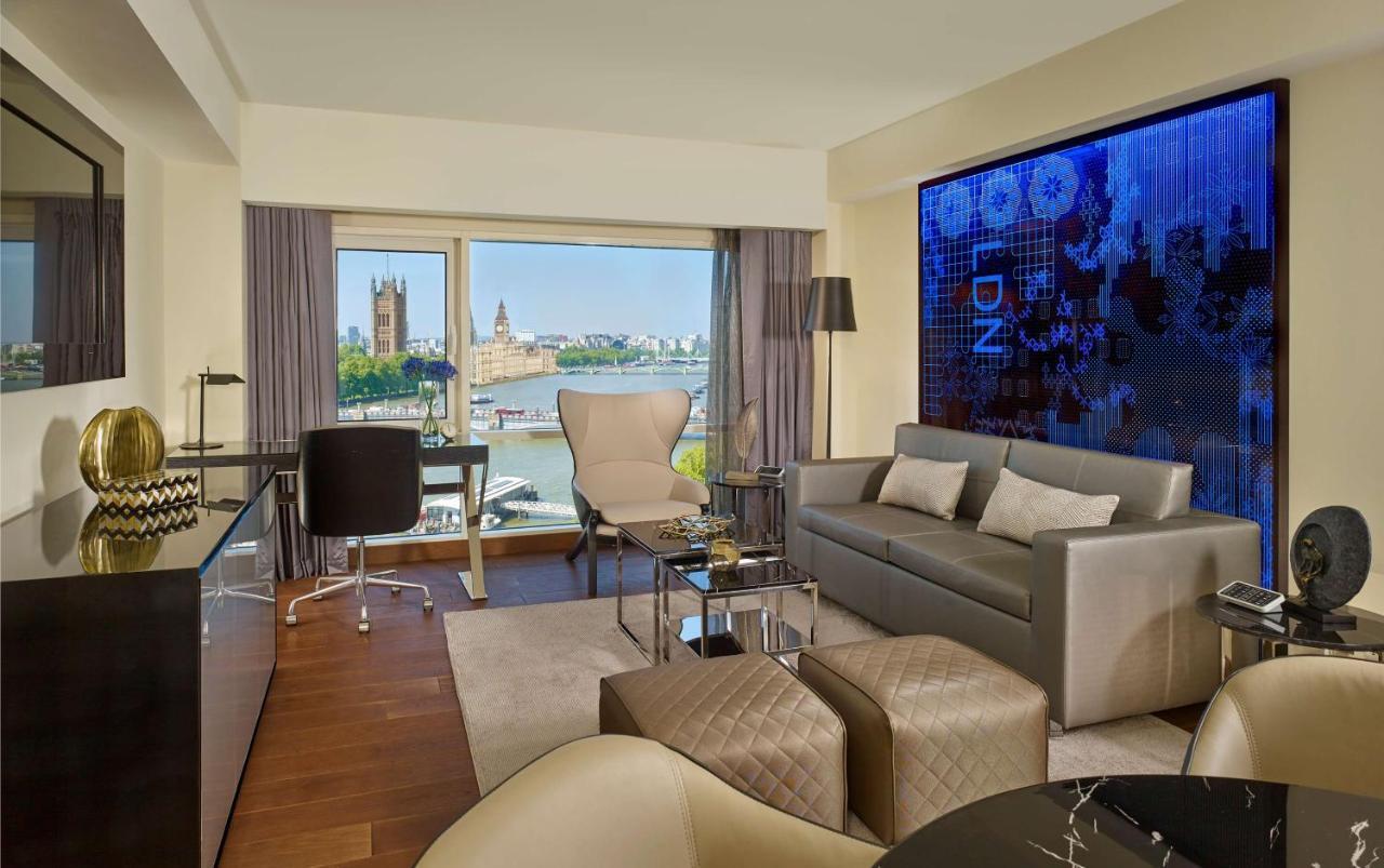 Plaza On The River London Exterior photo A suite at the InterContinental London