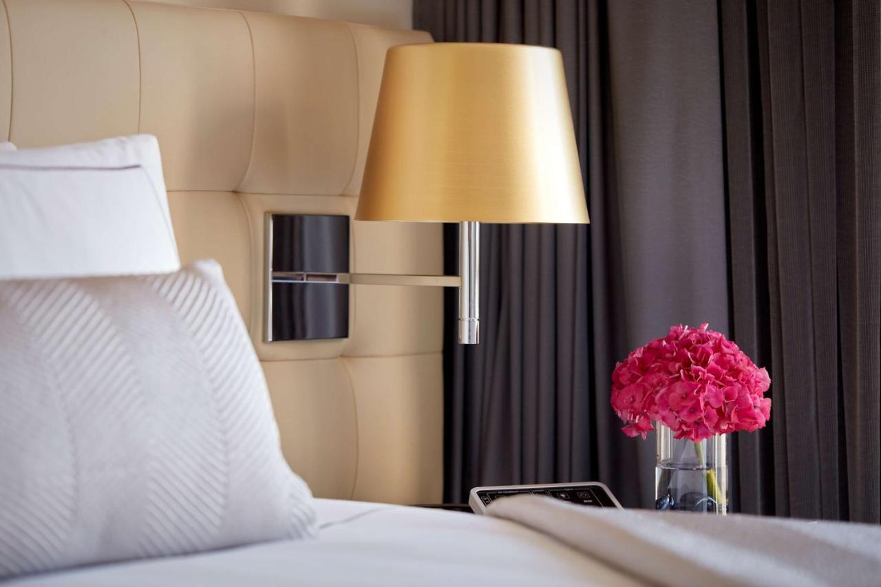 Plaza On The River London Exterior photo A room at the Mandarin Oriental, Munich