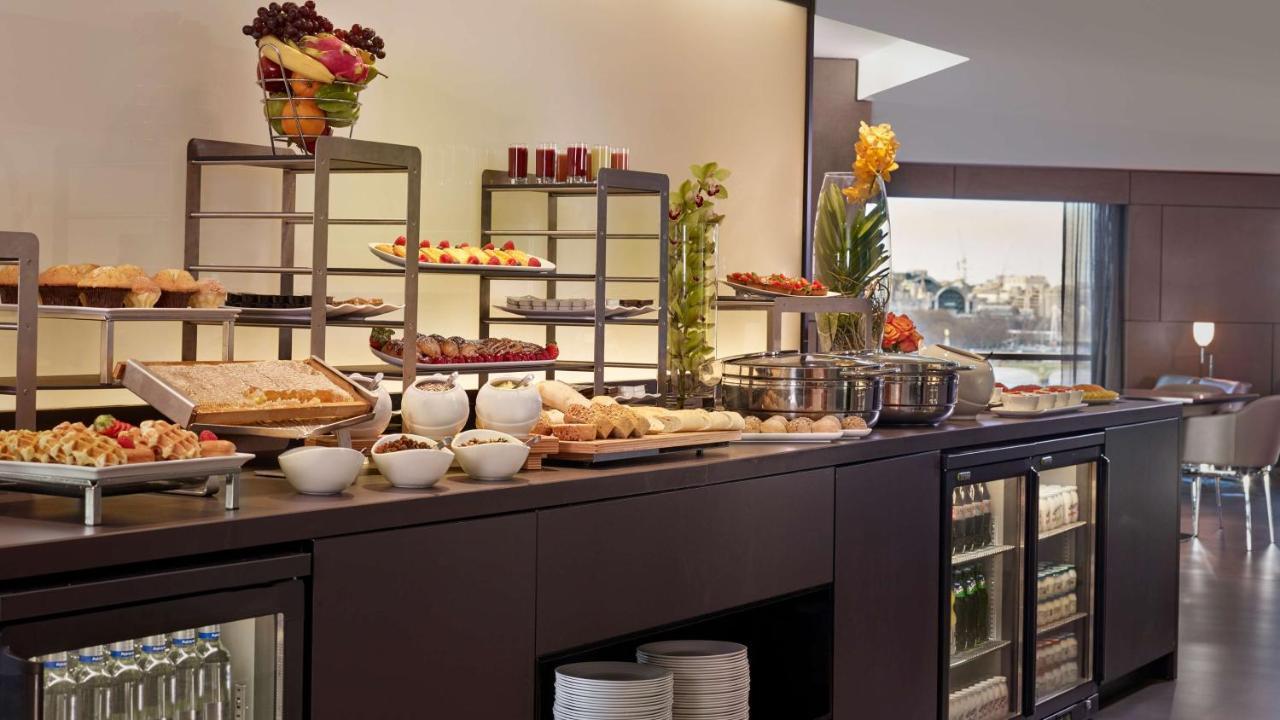 Plaza On The River London Exterior photo A buffet at a hotel