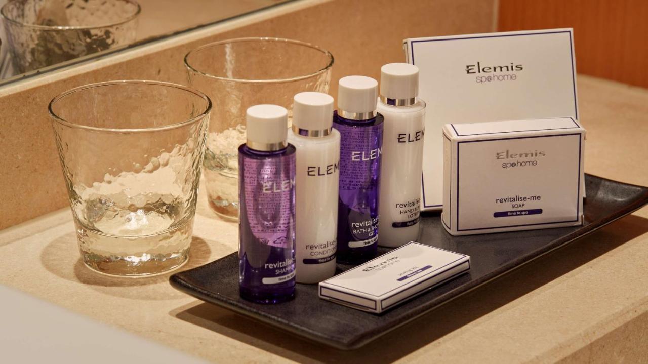 Plaza On The River London Exterior photo Elemis products